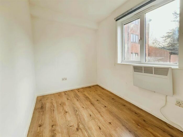 Studio To Rent In Parsonage Road, Grays, RM20