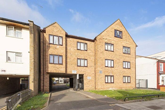 1 Bedroom Flat For Sale In South Grove, London, N15