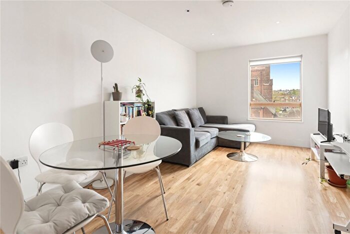 1 Bedroom Flat For Sale In Streatham High Road, London, SW16