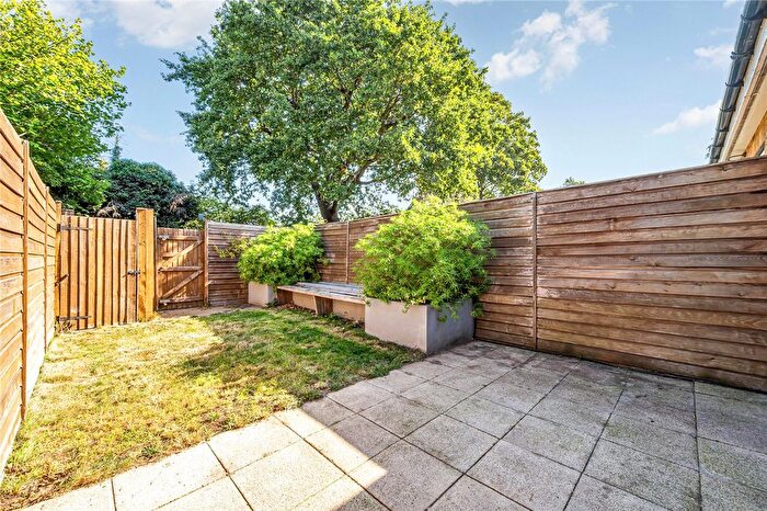 2 Bedroom Flat For Sale In Inglis Road, London, W5