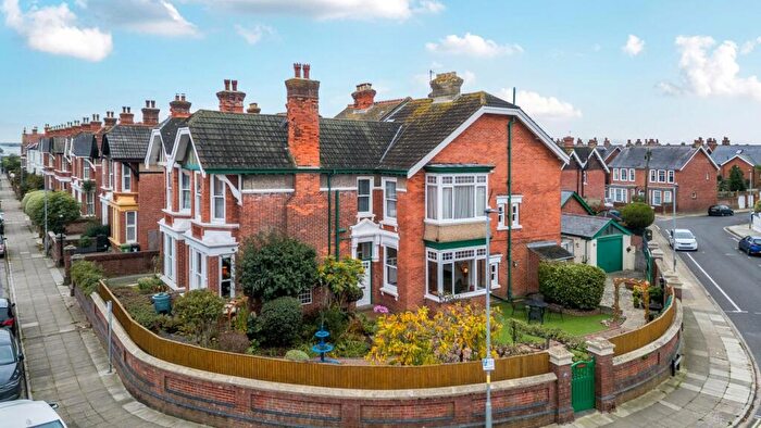 5 Bedroom Semi Detached House For Sale In Brading Avenue, Southsea, PO4