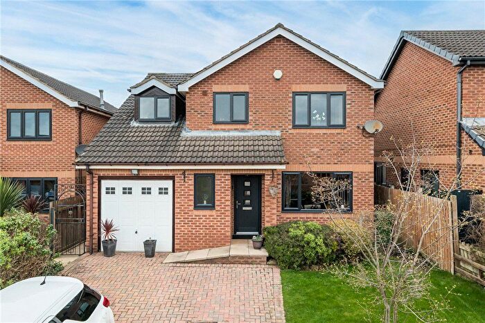 5 Bedroom Detached House For Sale In Upper Green Drive, Tingley, Wakefield, West Yorkshire, WF3