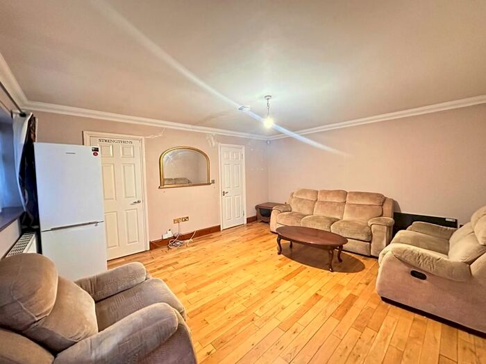 1 Bedroom Flat To Rent In Brookside Road, Hayes, UB4