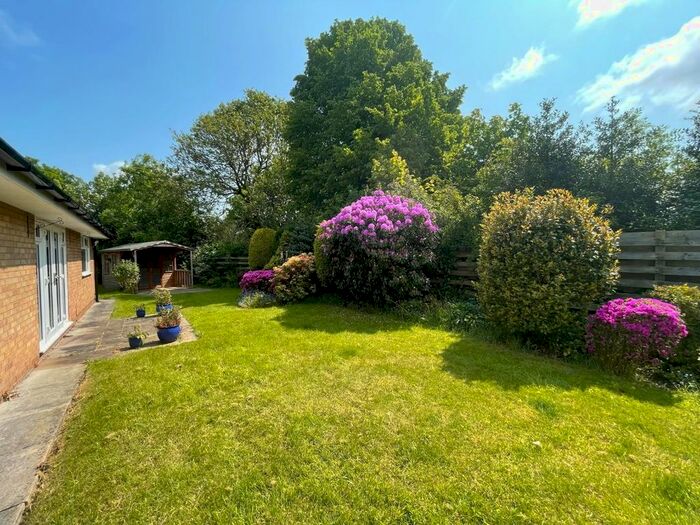 3 Bedroom Bungalow For Sale In Portola Close, Grappenhall, Warrington, WA4