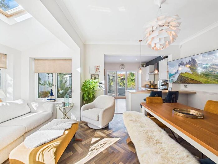 3 Bedroom End Of Terrace House For Sale In Orchard Road, Hull, HU4