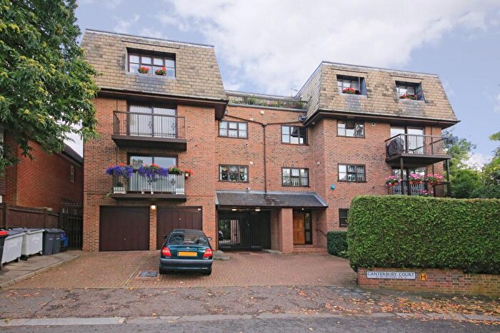 2 Bedroom Apartment To Rent In Canterbury Court, Woodlands, Golders Green, NW11