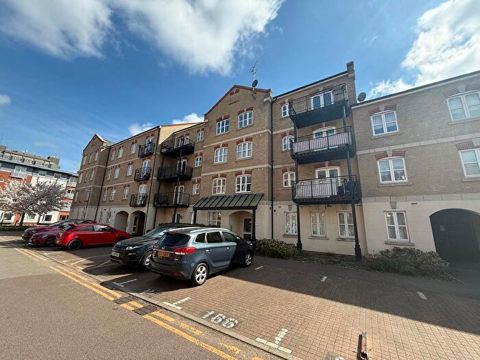 2 Bedroom Flat For Sale In Coxhill Way, Aylesbury, HP21