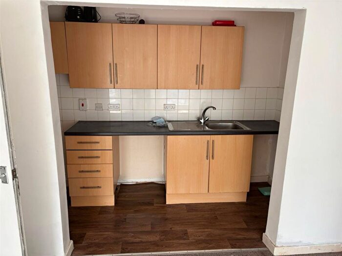 2 Bedroom Flat To Rent In Pensarn, Abergele, LL22