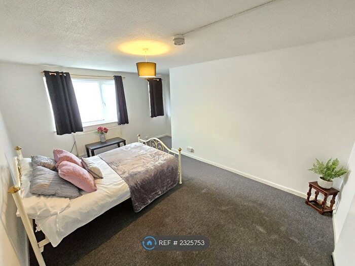 2 Bedroom Flat To Rent In Hythe Hill, Colchester, CO1