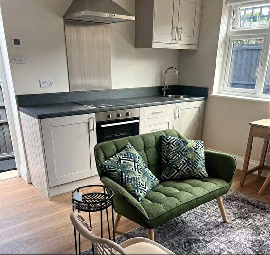 Maisonette To Rent In Godley Road, Byfleet, West Byfleet, Surrey, KT14