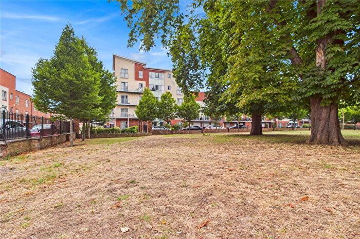 2 Bedroom Apartment For Sale In Battle Square, Reading, Berkshire, RG30