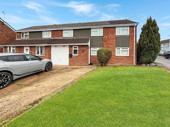 4 Bedroom Semi-Detached House For Sale In Salters Way, Dunstable, LU6