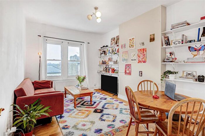 1 Bedroom Flat For Sale In Endlesham Road, SW12