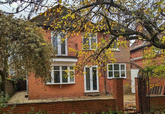 5 Bedroom House For Sale In Oakbank, Portsmouth Road, Godalming, Surrey, GU8