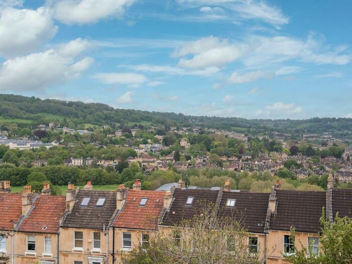 3 Bedroom House To Rent In Chilton Road, Bath, BA1