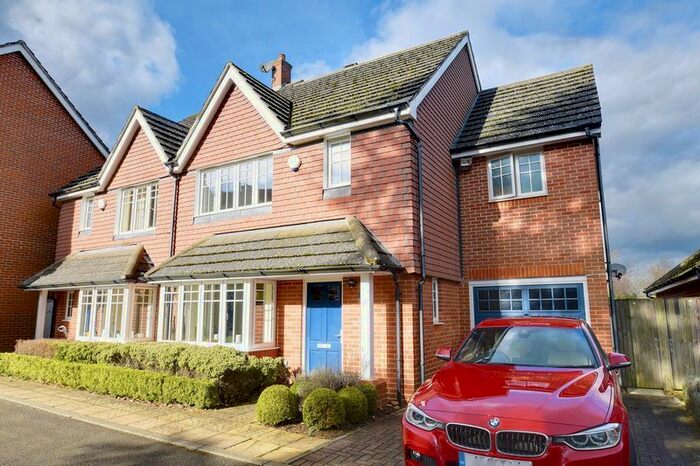 4 Bedroom Semi-Detached House To Rent In Brightwen Grove, Stanmore, HA7