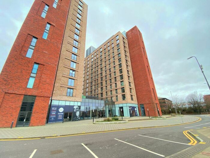 2 Bedroom Apartment For Sale In Wharf End, Salford, M17
