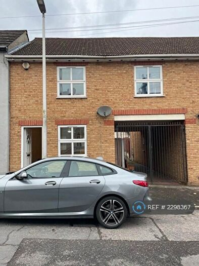 3 Bedroom Terraced House To Rent In Castle Road, Chatham, ME4