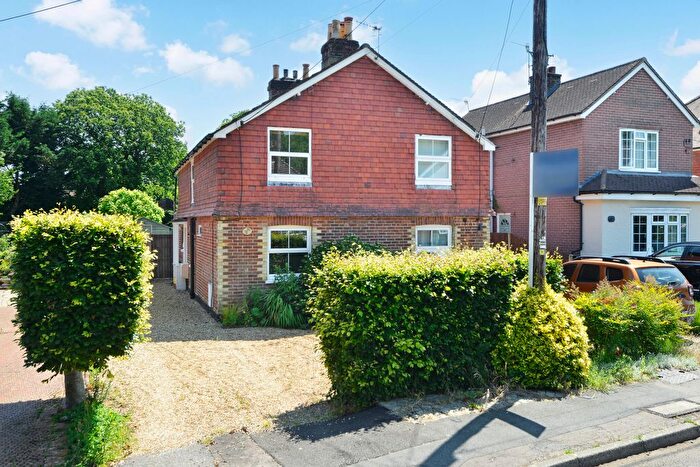 3 Bedroom Semi-Detached House For Sale In Yew Tree Road, Godalming, GU8