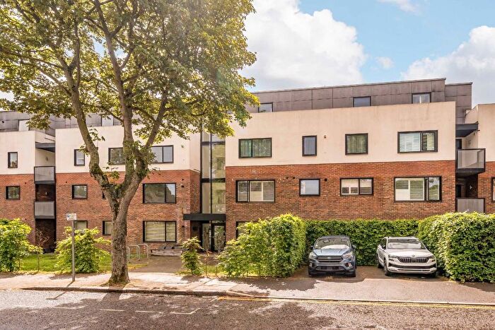 2 Bedroom Flat To Rent In Lingfield Crescent, London, SE9