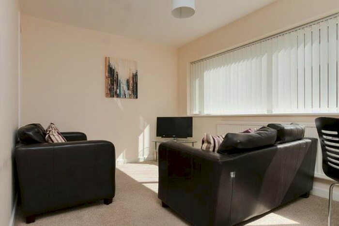 2 Bedroom Flat To Rent In Carmel Court, Holland Road, Manchester, M8
