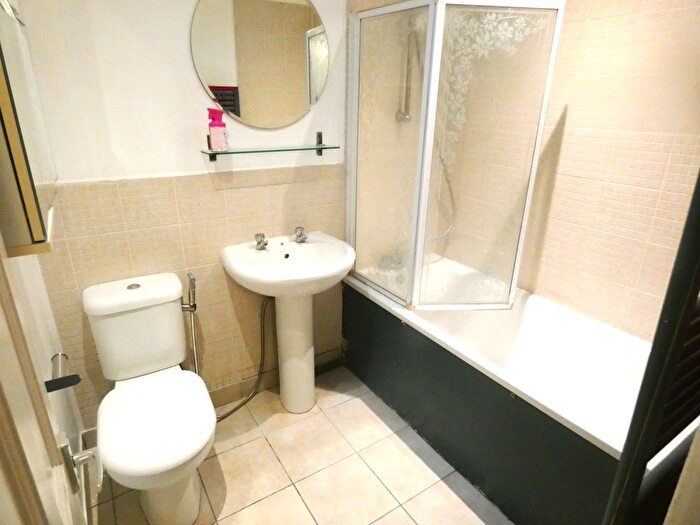 1 Bedroom Flat To Rent In Roman Road, London, E3