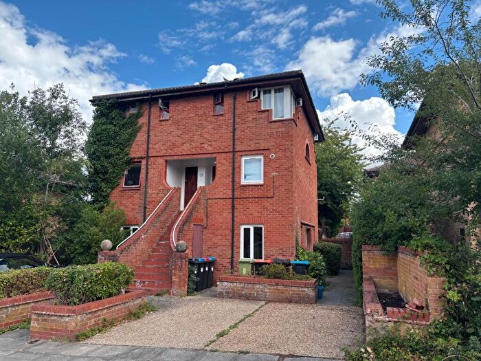 2 Bedroom Maisonette For Sale In Douglas Place, Oldbrook, Milton Keynes, MK6