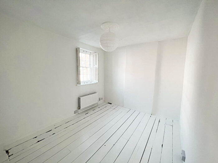 2 Bedroom End Of Terrace House To Rent In Old Road, LU7