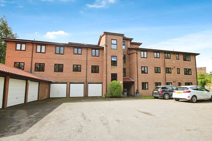 3 Bedroom Apartment For Sale In Chine Crescent Road, Bournemouth, BH2