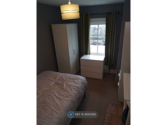4 Bedroom Semi-Detached House To Rent In Kings Road, Caversham, Reading, RG4
