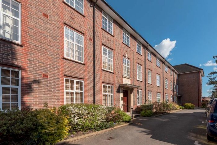 2 Bedroom Flat To Rent In Chandos Court, The Green, London, N14