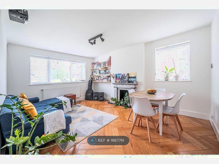 2 Bedroom Flat To Rent In Crathorne House, London, N2