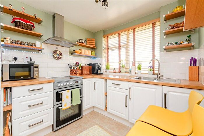 1 Bedroom Maisonette For Sale In High Street, Northfleet, Gravesend, Kent, DA11