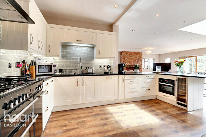 5 Bedroom Detached House For Sale In South Avenue, Basildon, SS16