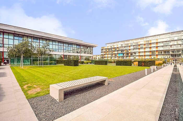2 Bedroom Flat To Rent In Highbury Stadium Square, Islington, London, N5