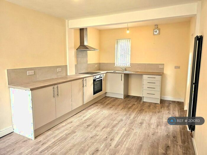 3 Bedroom Semi-Detached House To Rent In Thrybergh Hall Road, Rawmarsh, Rotherham, S62