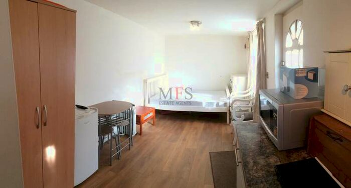 1 Bedroom Studio Flat To Rent In Church Avenue, Southall, UB2