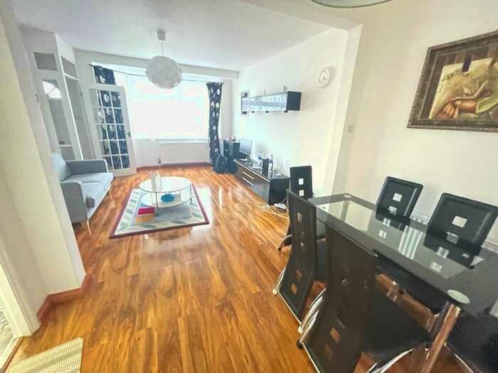 3 Bedroom Terraced House To Rent In Pembroke Avenue, Enfield, EN1