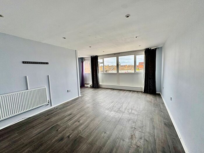 3 Bedroom Property To Rent In Turners Place, Holmer Green, HP15