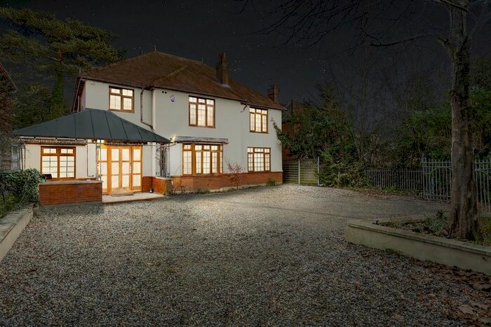 5 Bedroom Detached House To Rent In Ingrave Road, Brentwood, CM15