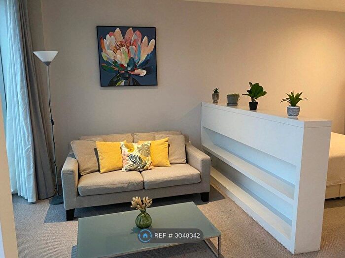 Studio To Rent In The Rotunda, Birmingham, B2