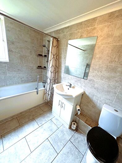 1 Bedroom Flat To Rent In Broomfield Road, Chadwell Heath, RM6