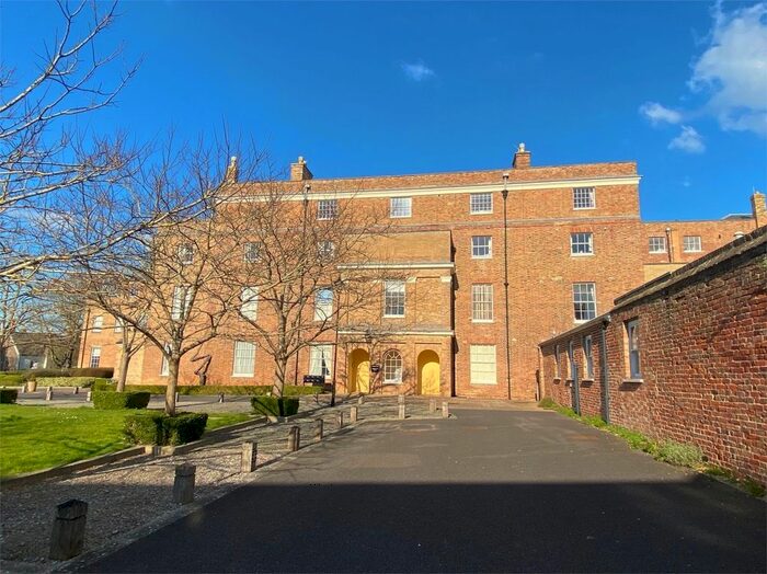 2 Bedroom Flat To Rent In Annecy Court, St Josephs Field, Taunton, TA1