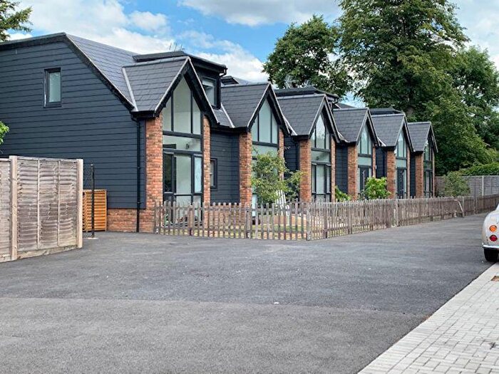 2 Bedroom Detached House To Rent In Edeleny Close, East Finchley, N2