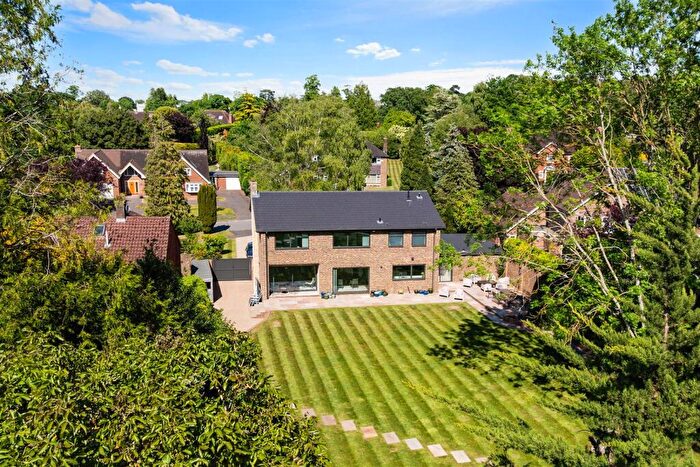 4 Bedroom Detached House For Sale In Oaken Coppice, Ashtead, KT21