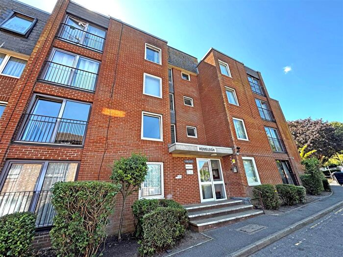 1 Bedroom Flat For Sale In London Road, Patcham, Brighton, BN1
