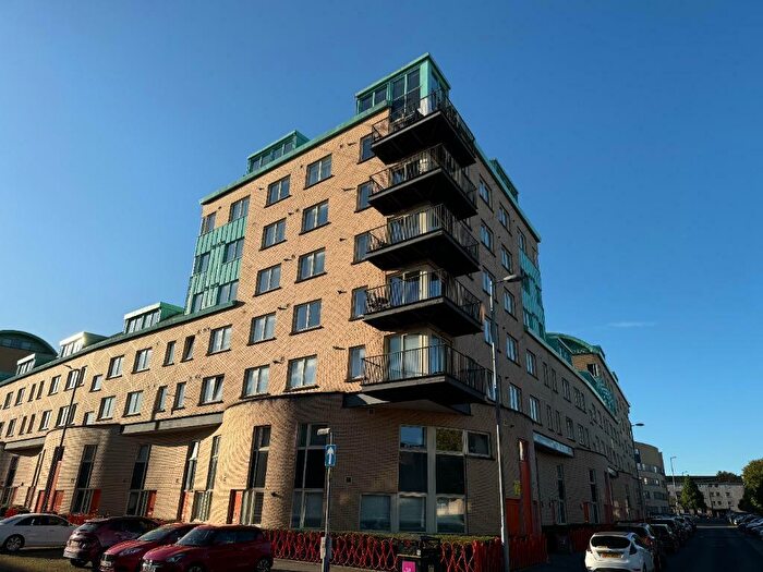 1 Bedroom Flat To Rent In Queen Elizabeth Gardens, New Gorbals, Glasgow, G5