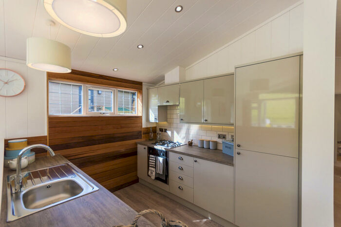 2 Bedroom Park Home For Sale In Lower Bardley Court, Stottesdon, DY14