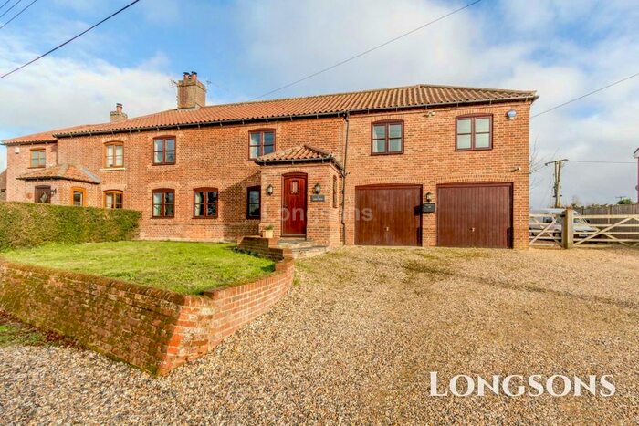 4 Bedroom Semi-Detached House For Sale In Steppe Cottage, Shipdham Road, Carbrooke Village, IP25