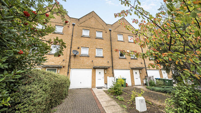 4 Bedroom Terraced House For Sale In Wharfside Close, Erith, DA8
